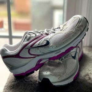 Nike Running Shoes Women’s 10